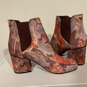 Never worn Cute Booties